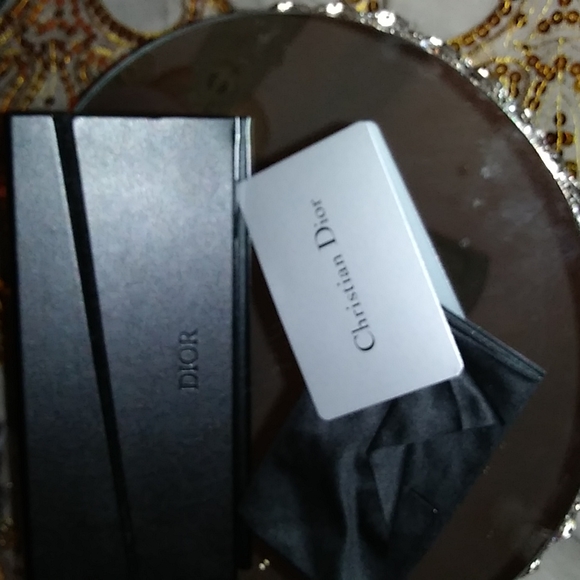 DIOR WOMEN'S SUNGLASSES. WORN ONCE! - Picture 3 of 13